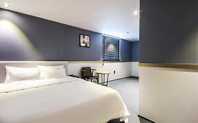 Deluxe Motel