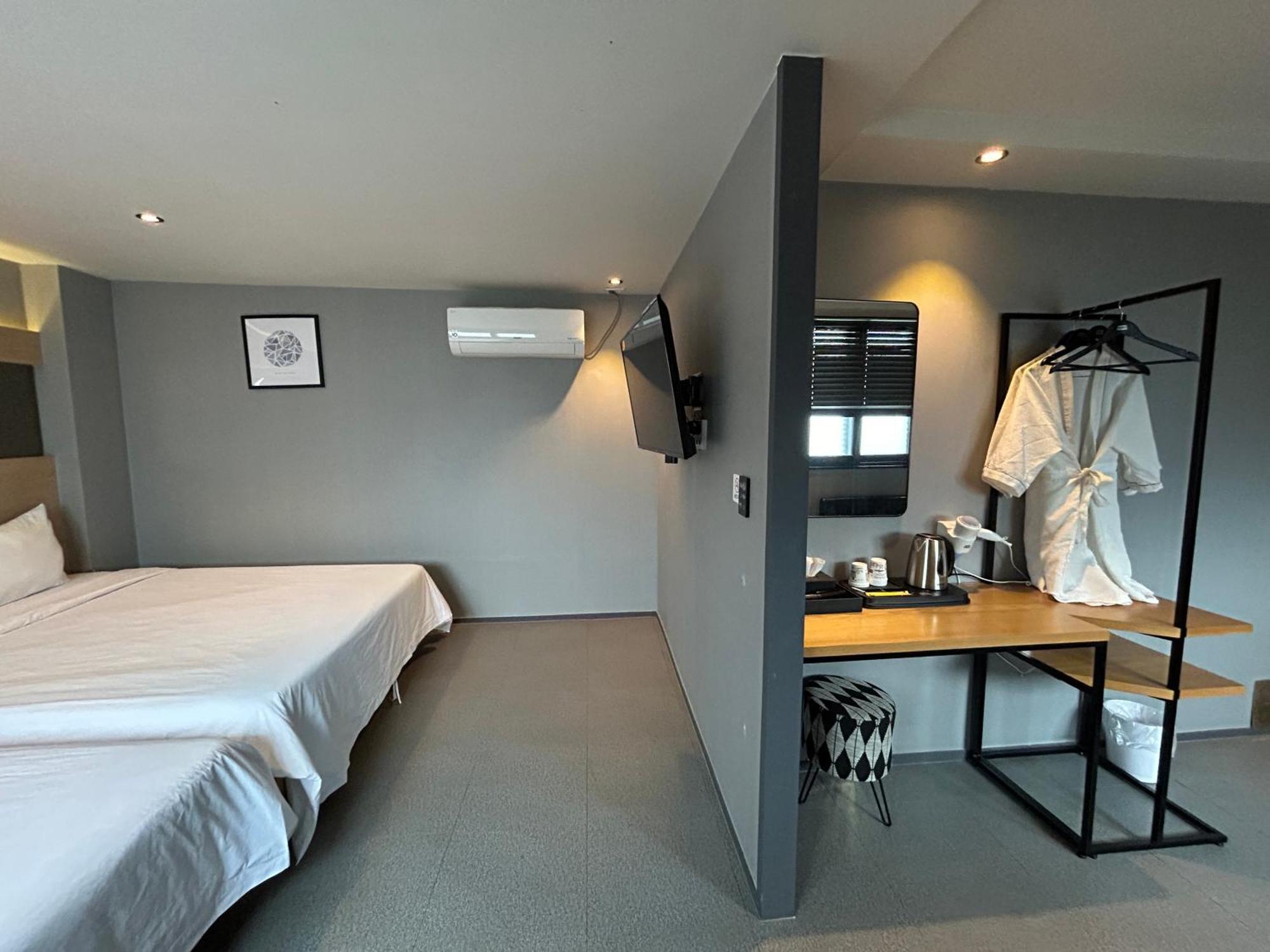 Deluxe Motel Geoje Exterior foto