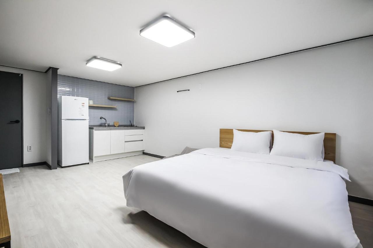 Deluxe Motel Geoje Exterior foto